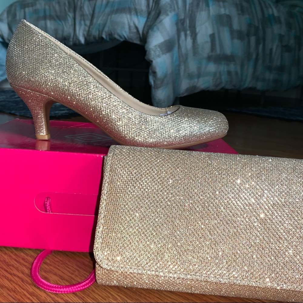 NWOT Estee & Lilly Gold Clutch Purse - Picture 9 of 11